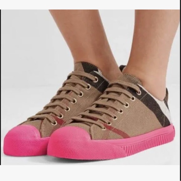 Burberry Shoes - 💜Burberry Bourbon low Sneakers